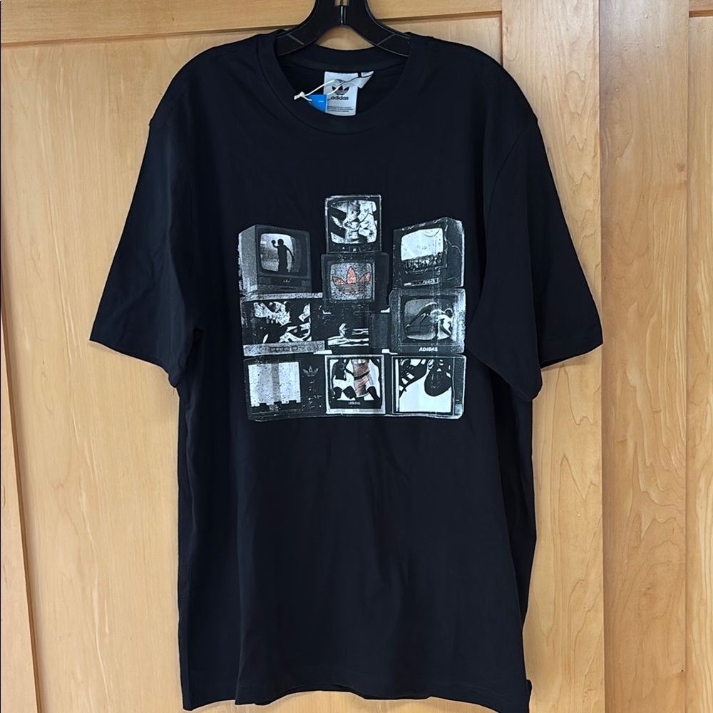 ADIDAS ORIGINALS VINTAGE TV GRAPHIC TEE, size Large